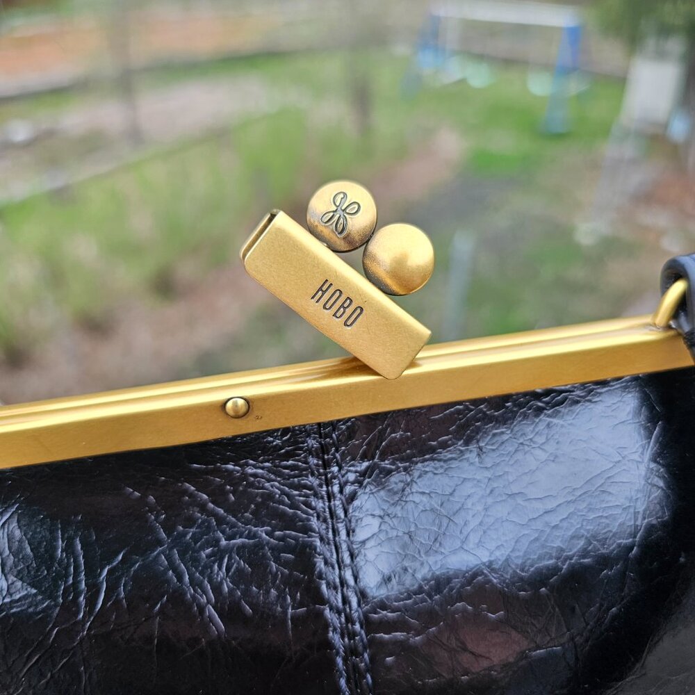 Hobo International Purse Rare Kisslock Clasp Polished Leather - Picture 10 of 11